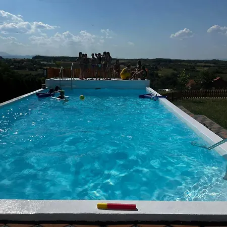 Vikendica Sa Bazenom Carolija Kruševac