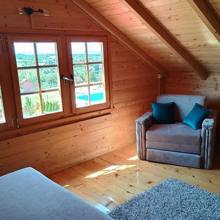 Vikendica Sa Bazenom Carolija