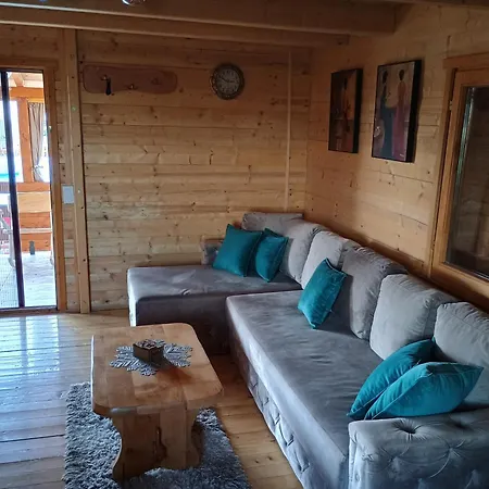 Villa Vikendica Sa Bazenom Carolija