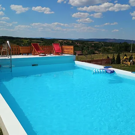 Villa Vikendica Sa Bazenom Carolija *