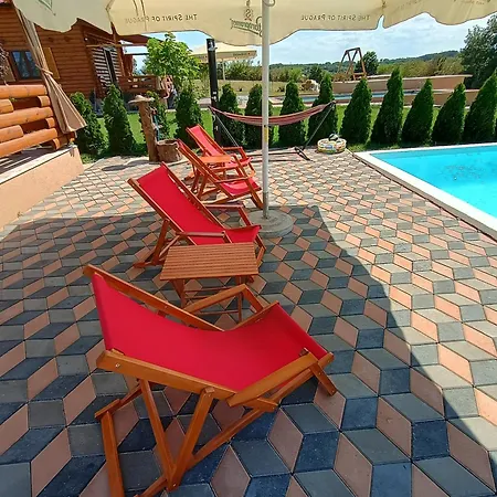 Vikendica Sa Bazenom Carolija