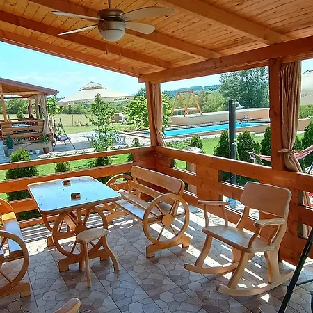 Vikendica Sa Bazenom Carolija Kruševac