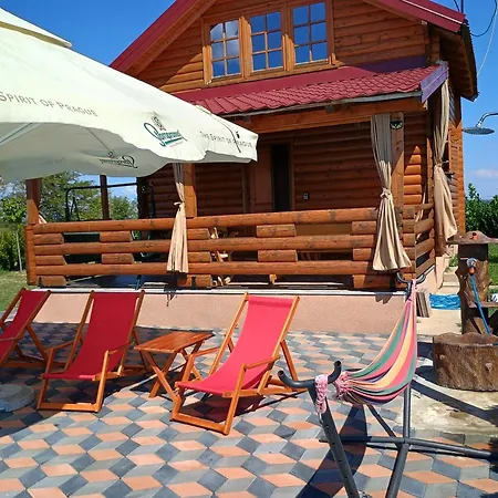 Villa Vikendica Sa Bazenom Carolija