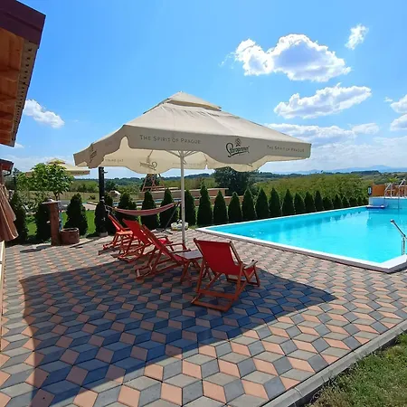 Villa Vikendica Sa Bazenom Carolija *