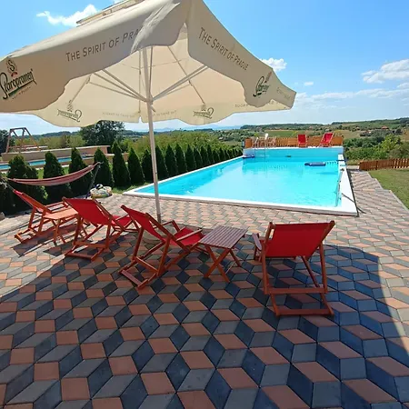 Vikendica Sa Bazenom Carolija Kruševac