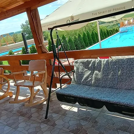 Vikendica Sa Bazenom Carolija