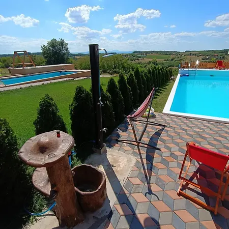 Villa Vikendica Sa Bazenom Carolija