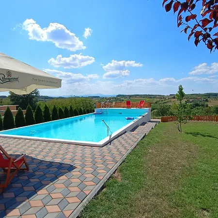 Vikendica Sa Bazenom Carolija *