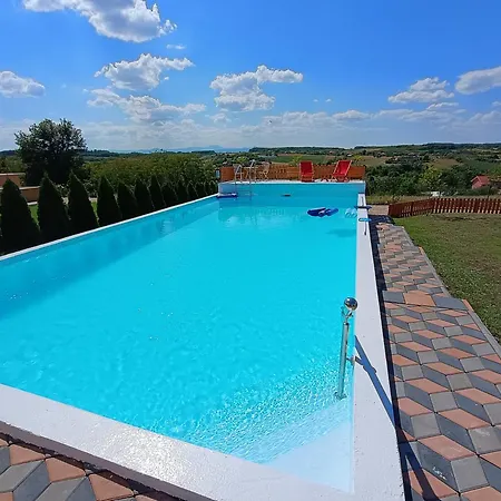 Villa Vikendica Sa Bazenom Carolija *