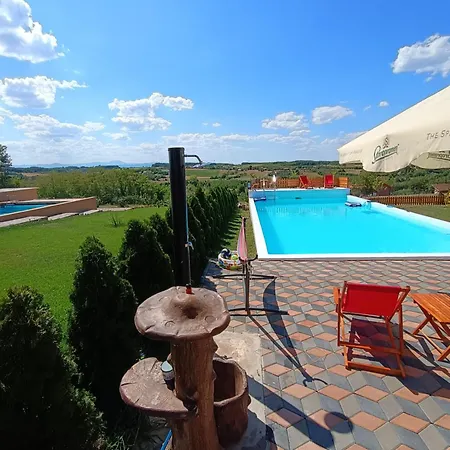 Vikendica Sa Bazenom Carolija *