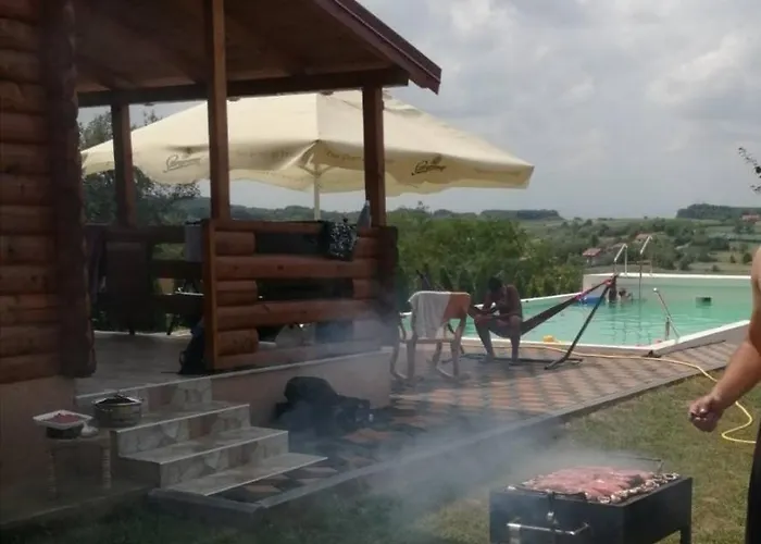 Vikendica Sa Bazenom Carolija