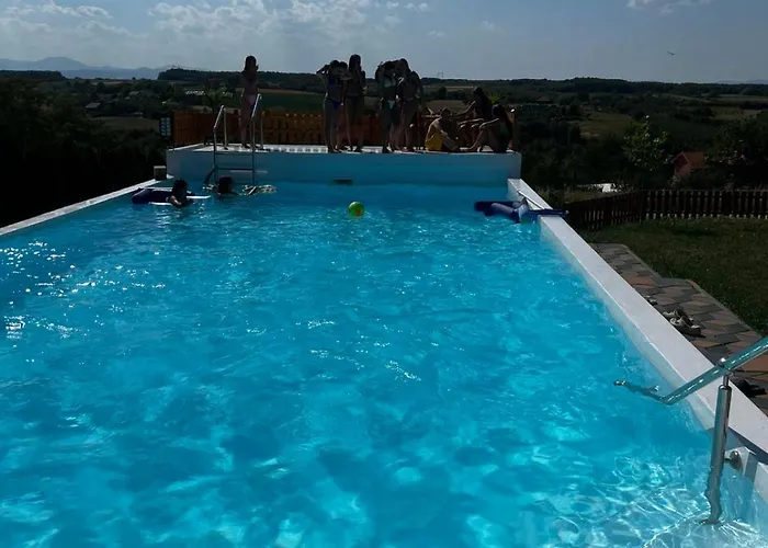 Vikendica Sa Bazenom Carolija فيلة *