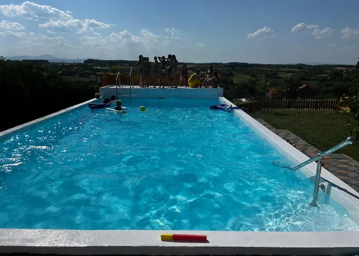 Vikendica Sa Bazenom Carolija Kruševac