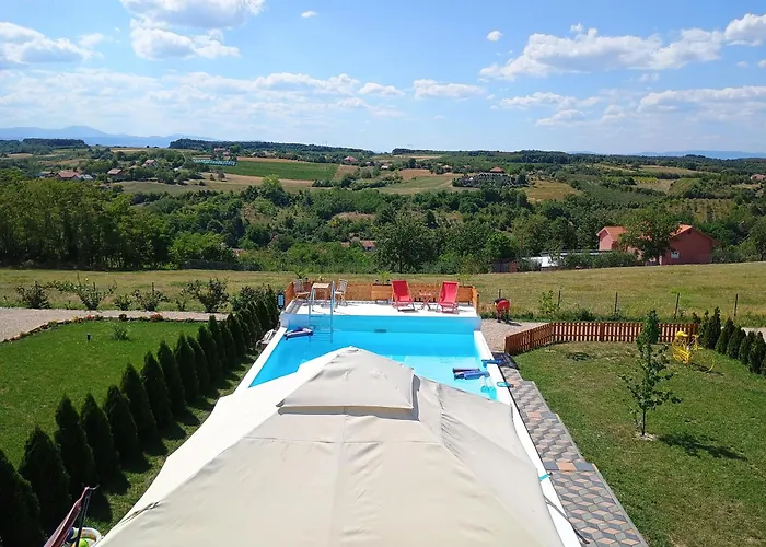 Vikendica Sa Bazenom Carolija