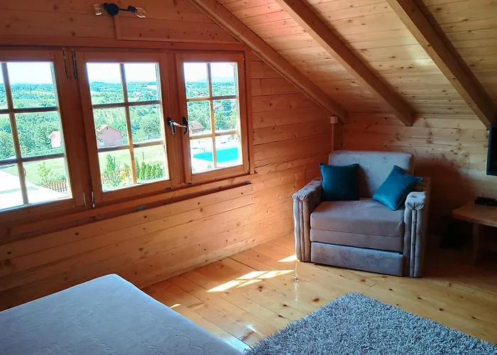 Vikendica Sa Bazenom Carolija