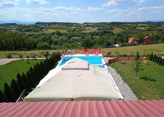 Vikendica Sa Bazenom Carolija فيلة Kruševac