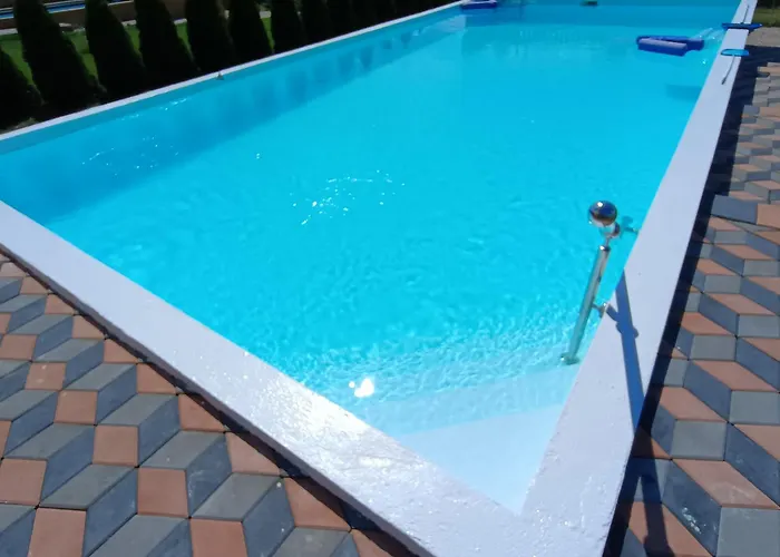 Vikendica Sa Bazenom Carolija فيلة