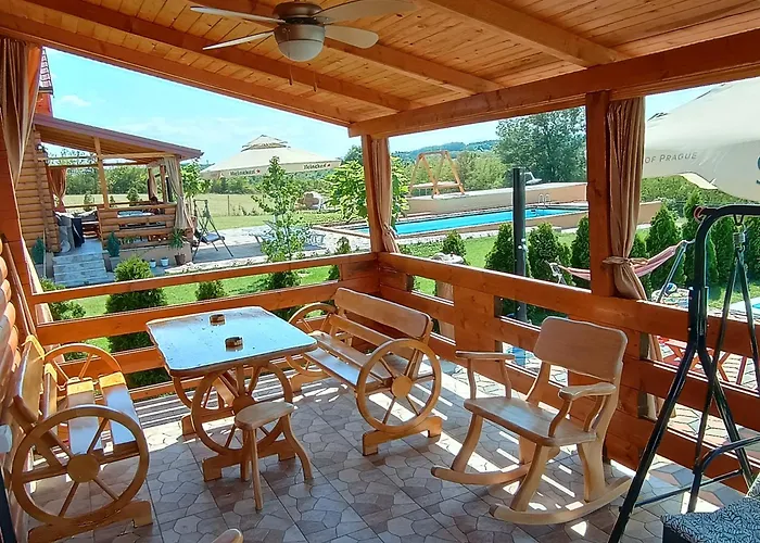 Vikendica Sa Bazenom Carolija Kruševac