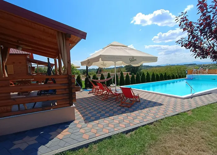 Vikendica Sa Bazenom Carolija