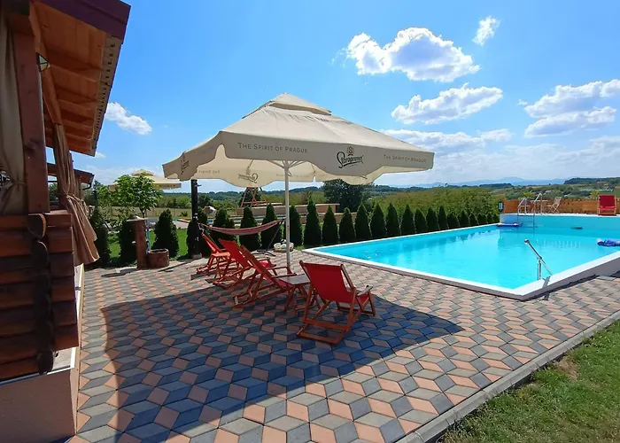 فيلة Vikendica Sa Bazenom Carolija *