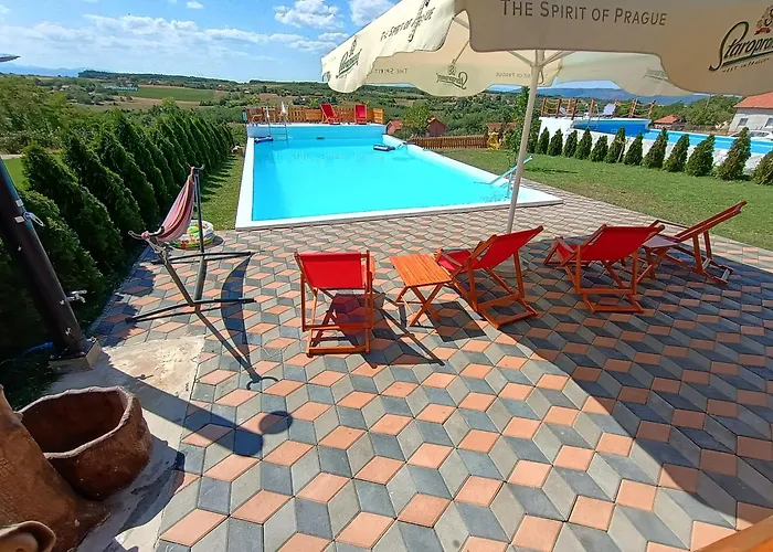 Vikendica Sa Bazenom Carolija *