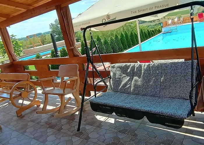 Vikendica Sa Bazenom Carolija