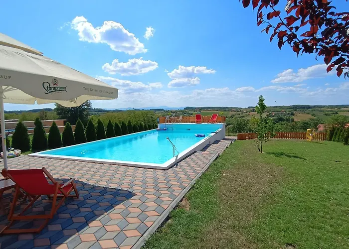 Vikendica Sa Bazenom Carolija *