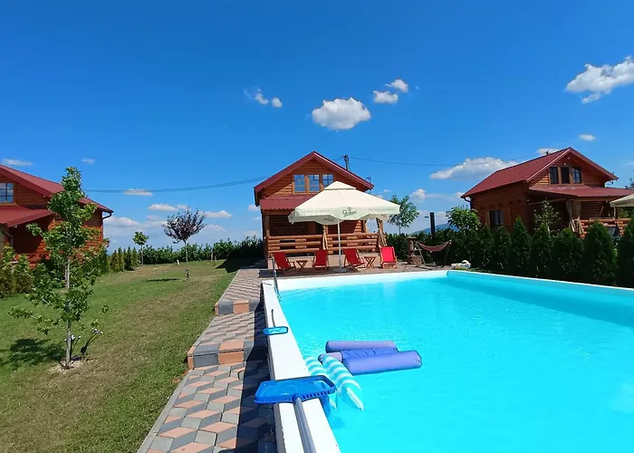 Vikendica Sa Bazenom Carolija * Kruševac