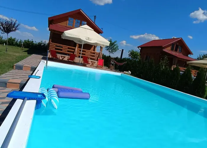 Vikendica Sa Bazenom Carolija