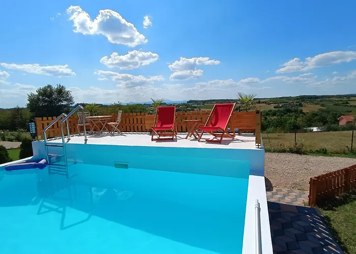 Vikendica Sa Bazenom Carolija فيلة *