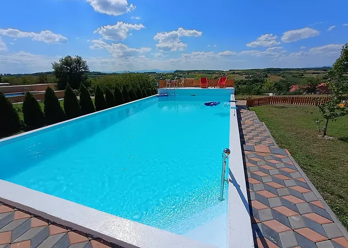 فيلة Vikendica Sa Bazenom Carolija *